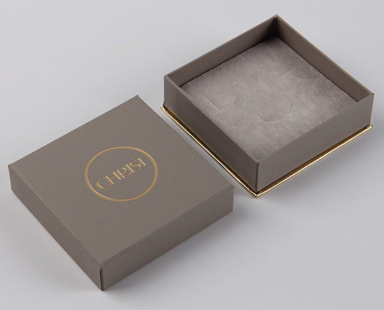 手環禮品盒工廠教懂你怎么區分uv和覆膜的光亮 手環禮品盒工廠教懂你怎么區分uv和覆膜的光亮