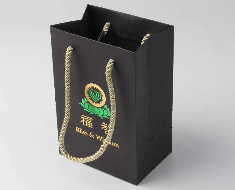 皮具包裝袋金粉要閃亮,廠家一定不能犯的兩個錯誤 皮具包裝袋金粉要閃亮,廠家一定不能犯的兩個錯誤