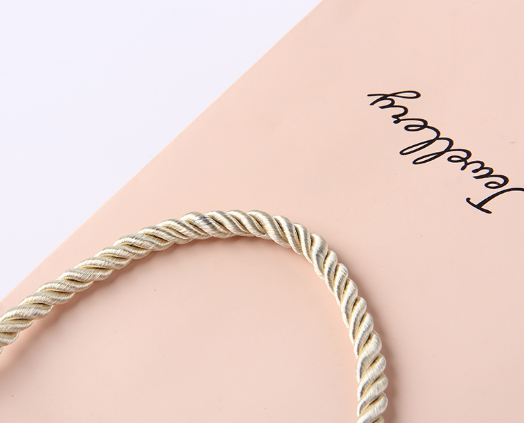 化妝品紙袋覆膜脫落?因?yàn)楣S忘記了這兩點(diǎn) 化妝品紙袋覆膜脫落?因?yàn)楣S忘記了這兩點(diǎn)