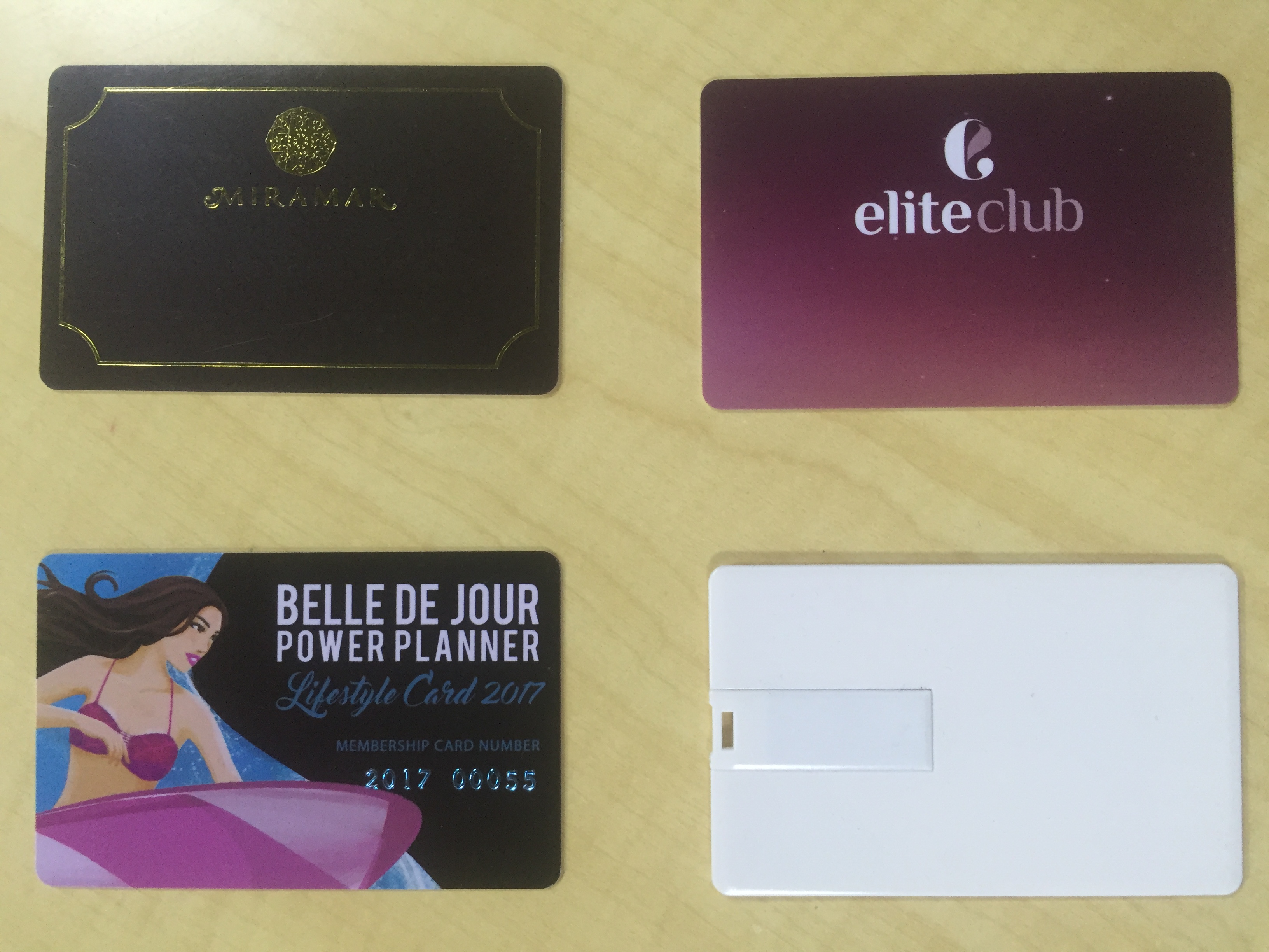 因為內(nèi)衣吊牌標(biāo)簽用pvc還是傳統(tǒng)紙牌訂做問題，成了尬聊