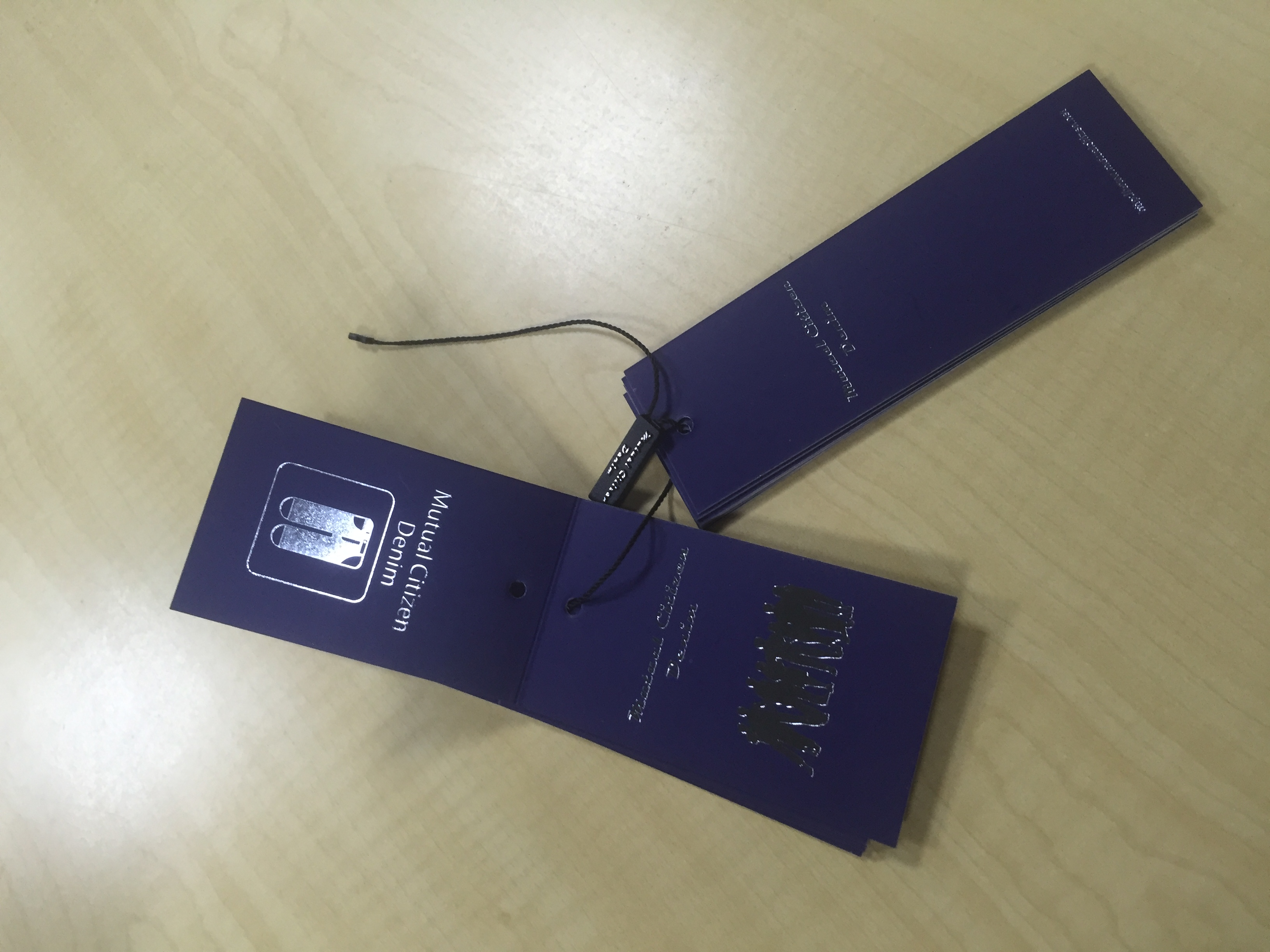 評測此款服裝紙牌設計的燙印工藝1優2劣之處 評測此款服裝紙牌設計的燙印工藝1優2劣之處